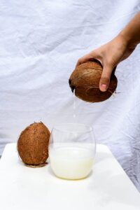 ibu menyusui minum air kelapa